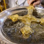 Что говорят святые о крещенской воде