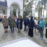 Неслышащие и слабослышащие борисовчане посетили Свято-Ксениевский женский монастырь