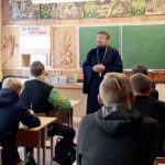 «Жизнь – чистый родник»: беседа священника и психолога с учащимися Червенского строительного лицея